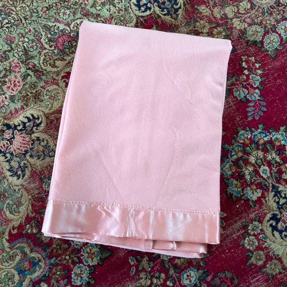 Vintage Atkinson ballet pink wool blanket, twin, 72” x 90” pink satin trim